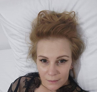 Девушка Прямо сейчас звони, только ты и Вера., фото и отзывы